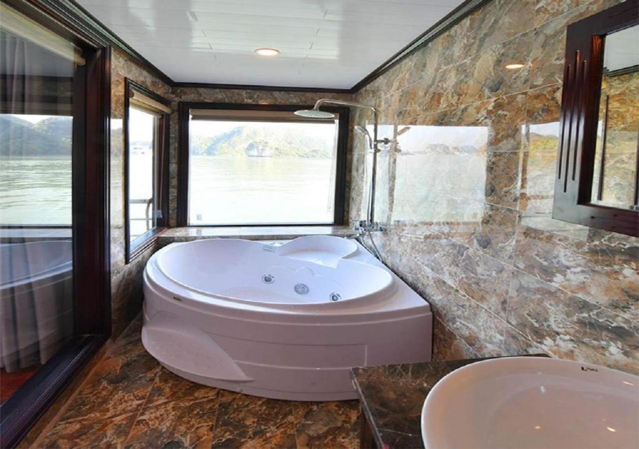 Halong Sapphire Cruises Hotel Ха Лонг Екстериор снимка
