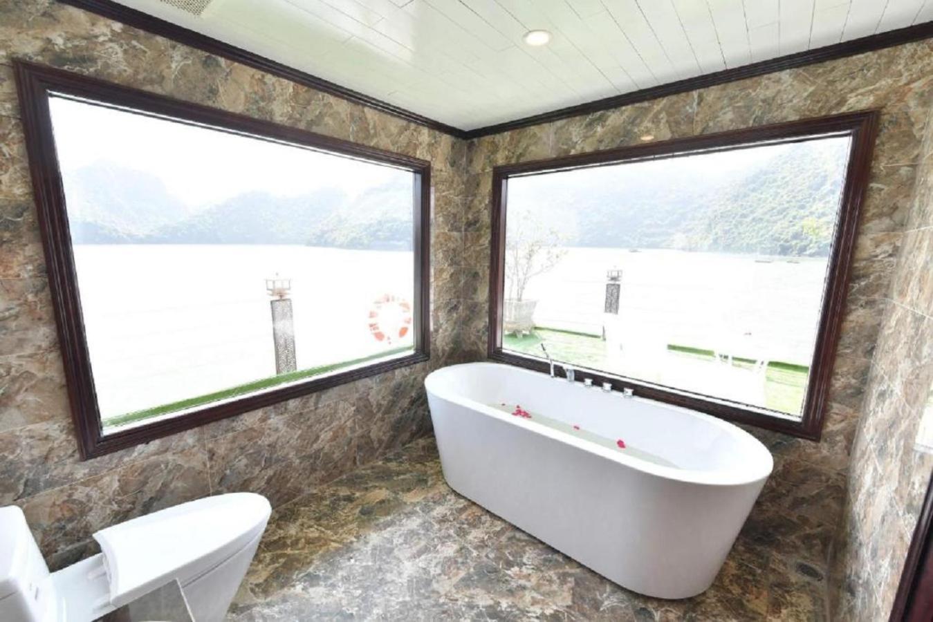 Halong Sapphire Cruises Hotel Ха Лонг Екстериор снимка
