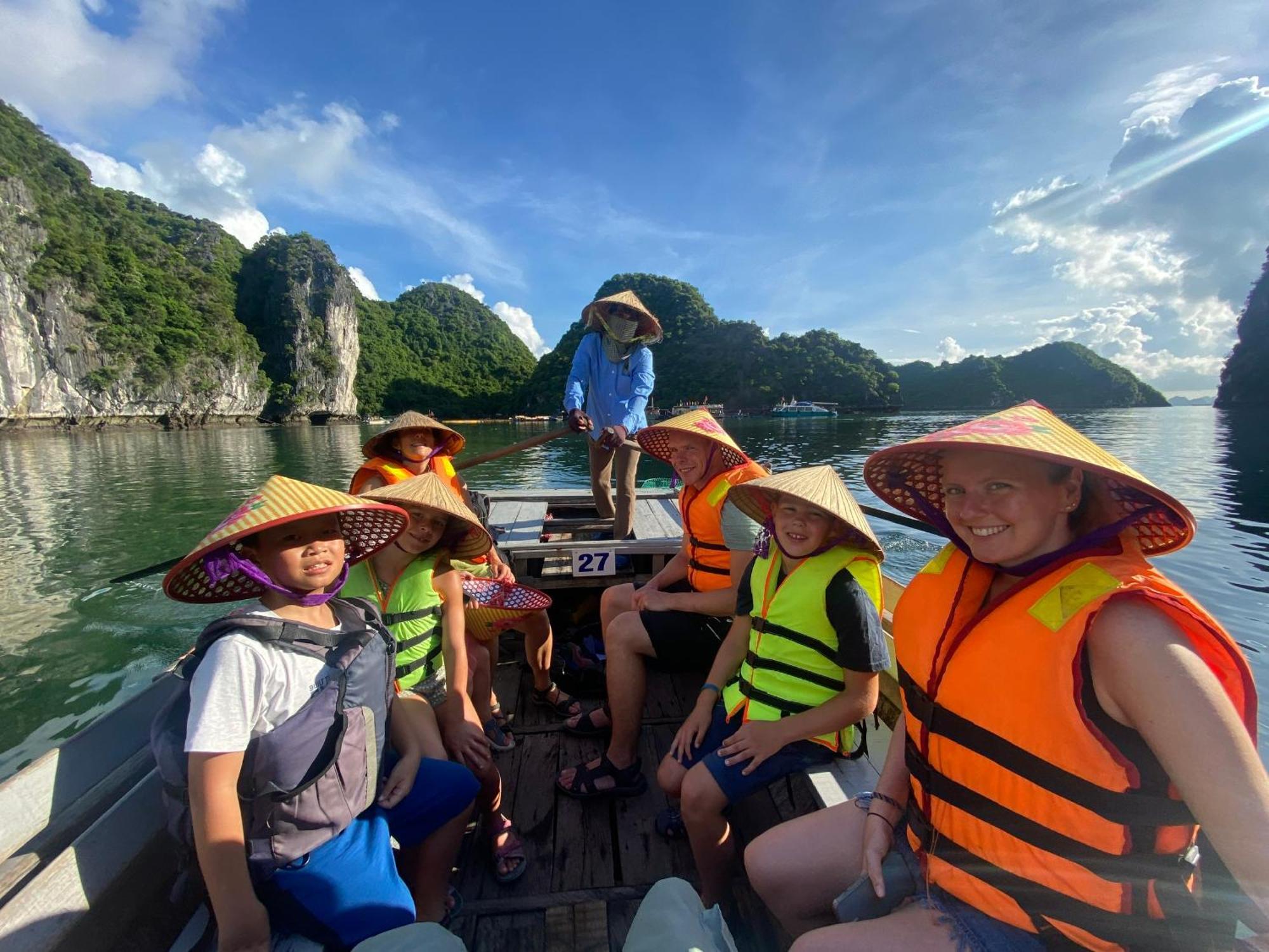Halong Sapphire Cruises Hotel Ха Лонг Екстериор снимка