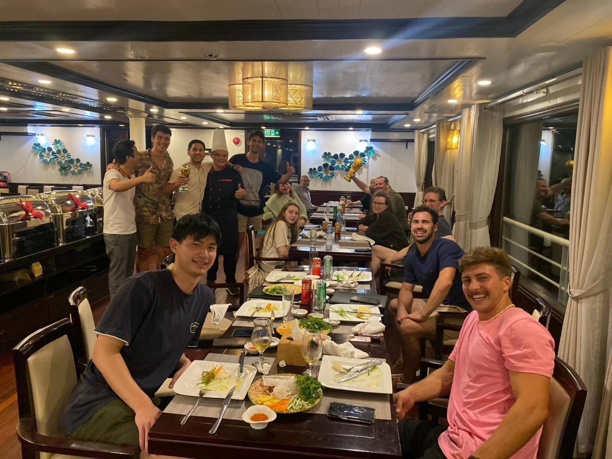 Halong Sapphire Cruises Hotel Ха Лонг Екстериор снимка