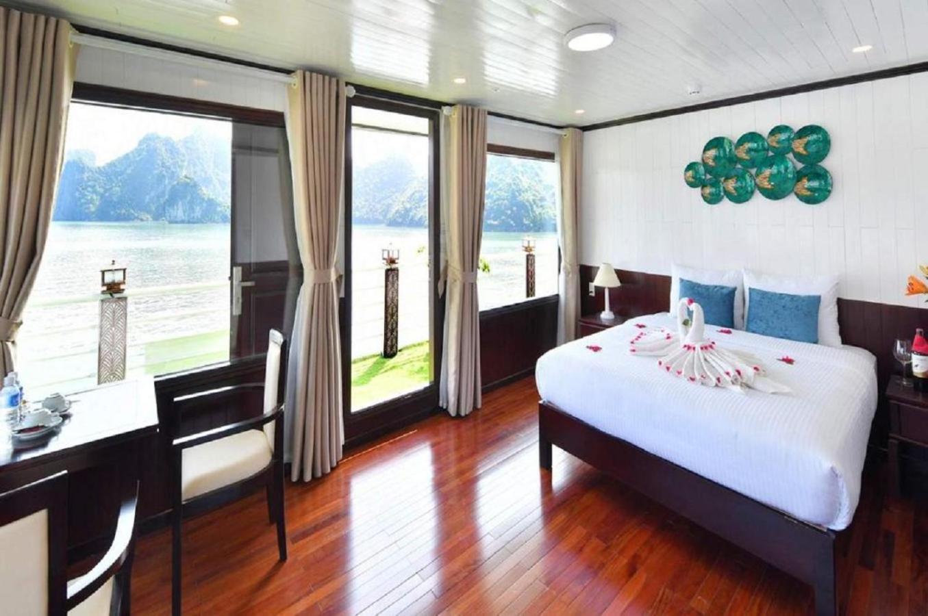 Halong Sapphire Cruises Hotel Ха Лонг Екстериор снимка