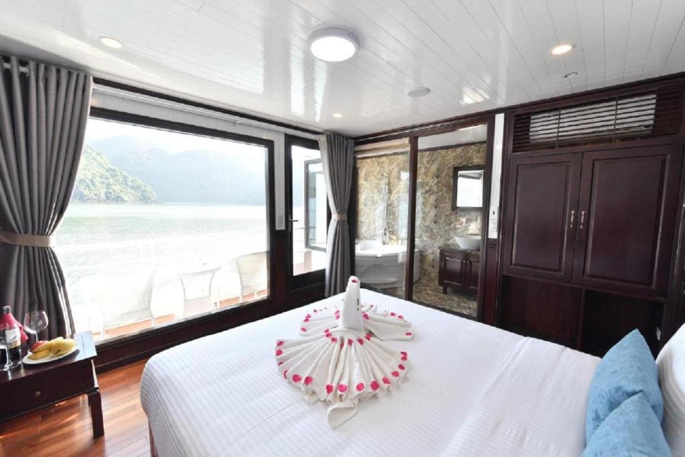 Halong Sapphire Cruises Hotel Ха Лонг Екстериор снимка