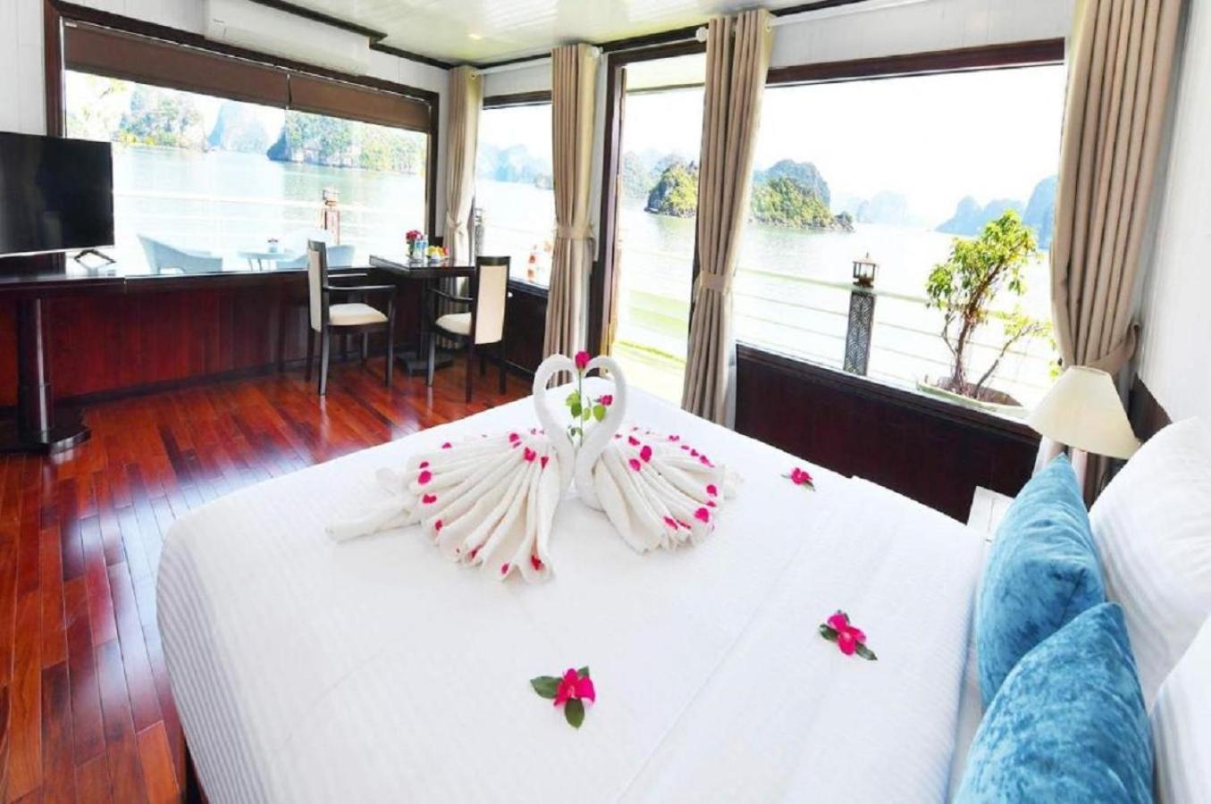 Halong Sapphire Cruises Hotel Ха Лонг Екстериор снимка