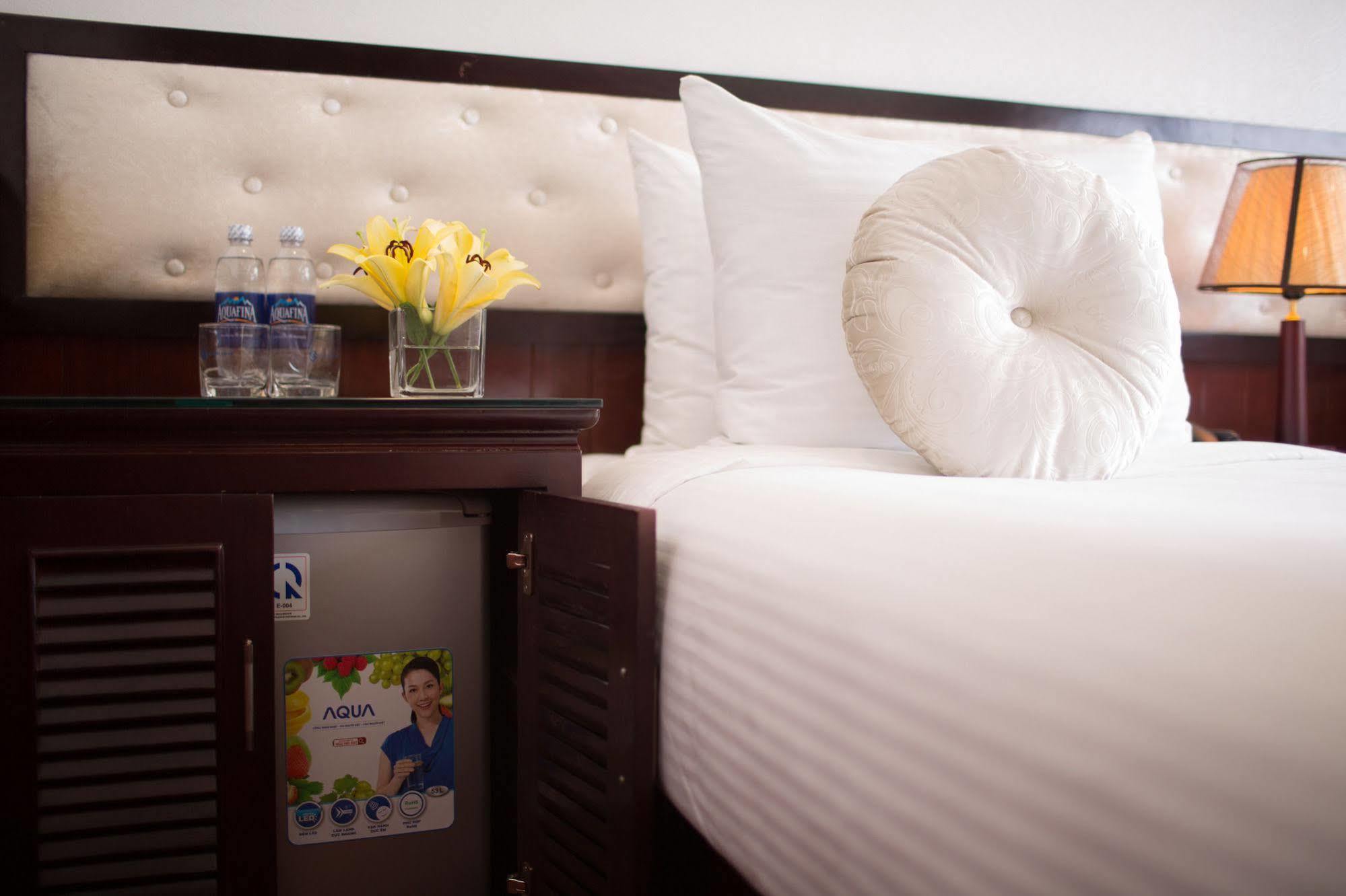Halong Sapphire Cruises Hotel Ха Лонг Екстериор снимка