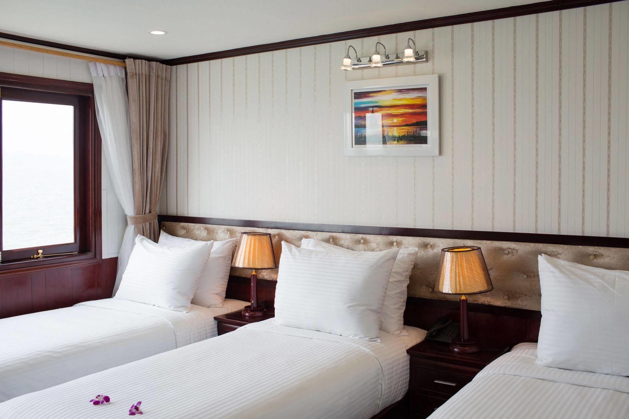 Halong Sapphire Cruises Hotel Ха Лонг Екстериор снимка