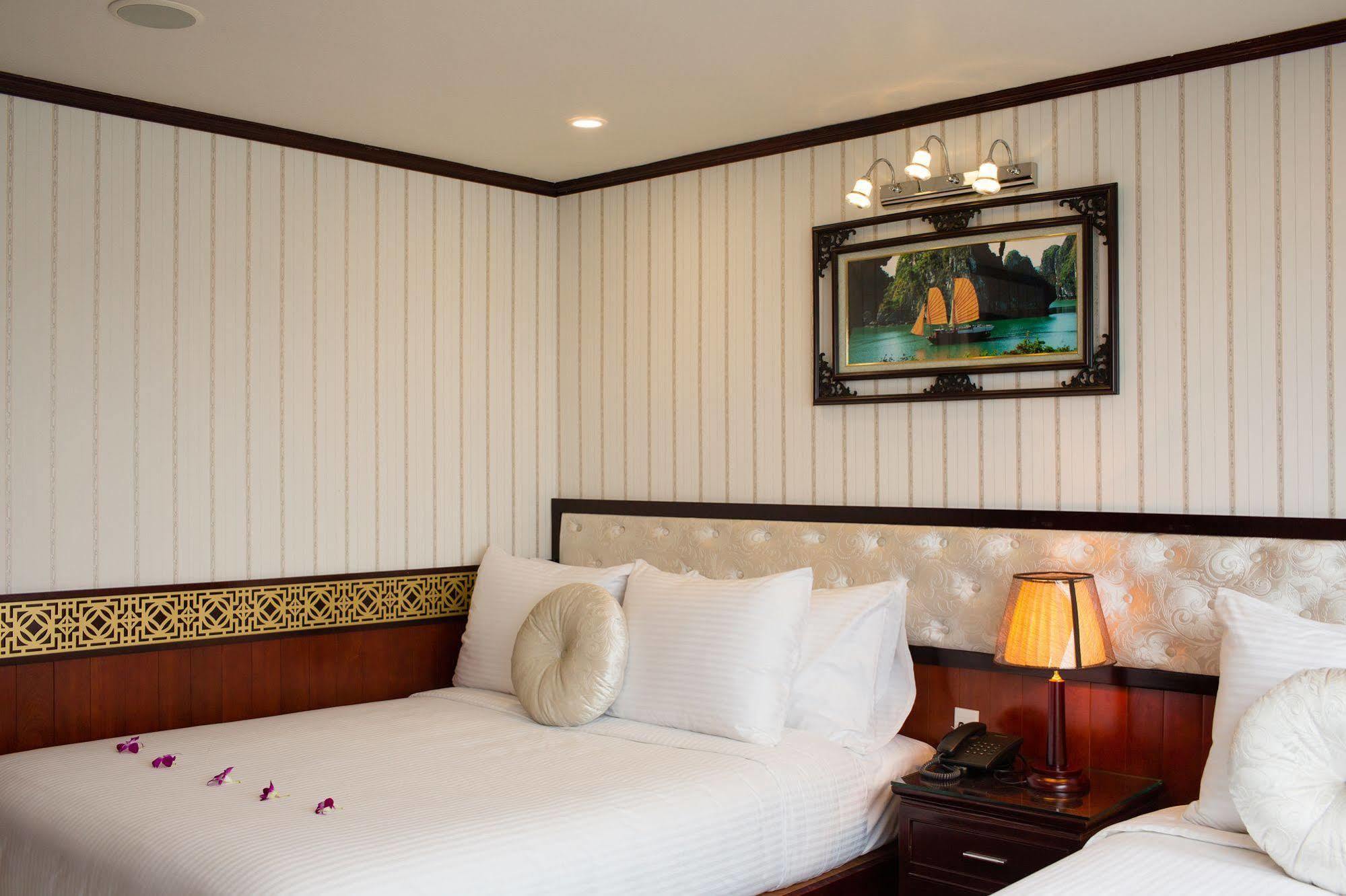 Halong Sapphire Cruises Hotel Ха Лонг Екстериор снимка