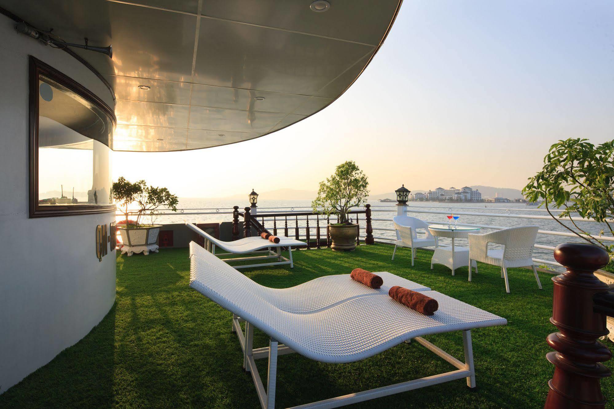 Halong Sapphire Cruises Hotel Ха Лонг Екстериор снимка