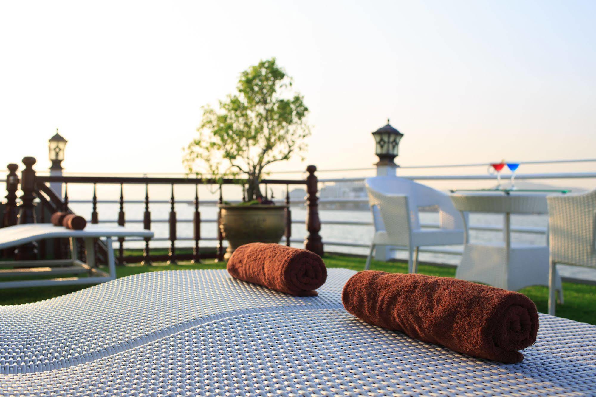 Halong Sapphire Cruises Hotel Ха Лонг Екстериор снимка