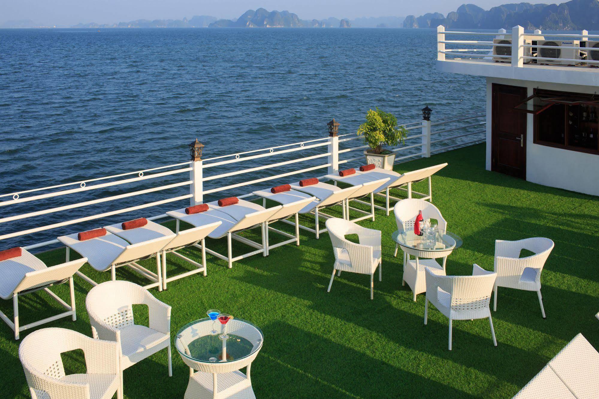Halong Sapphire Cruises Hotel Ха Лонг Екстериор снимка