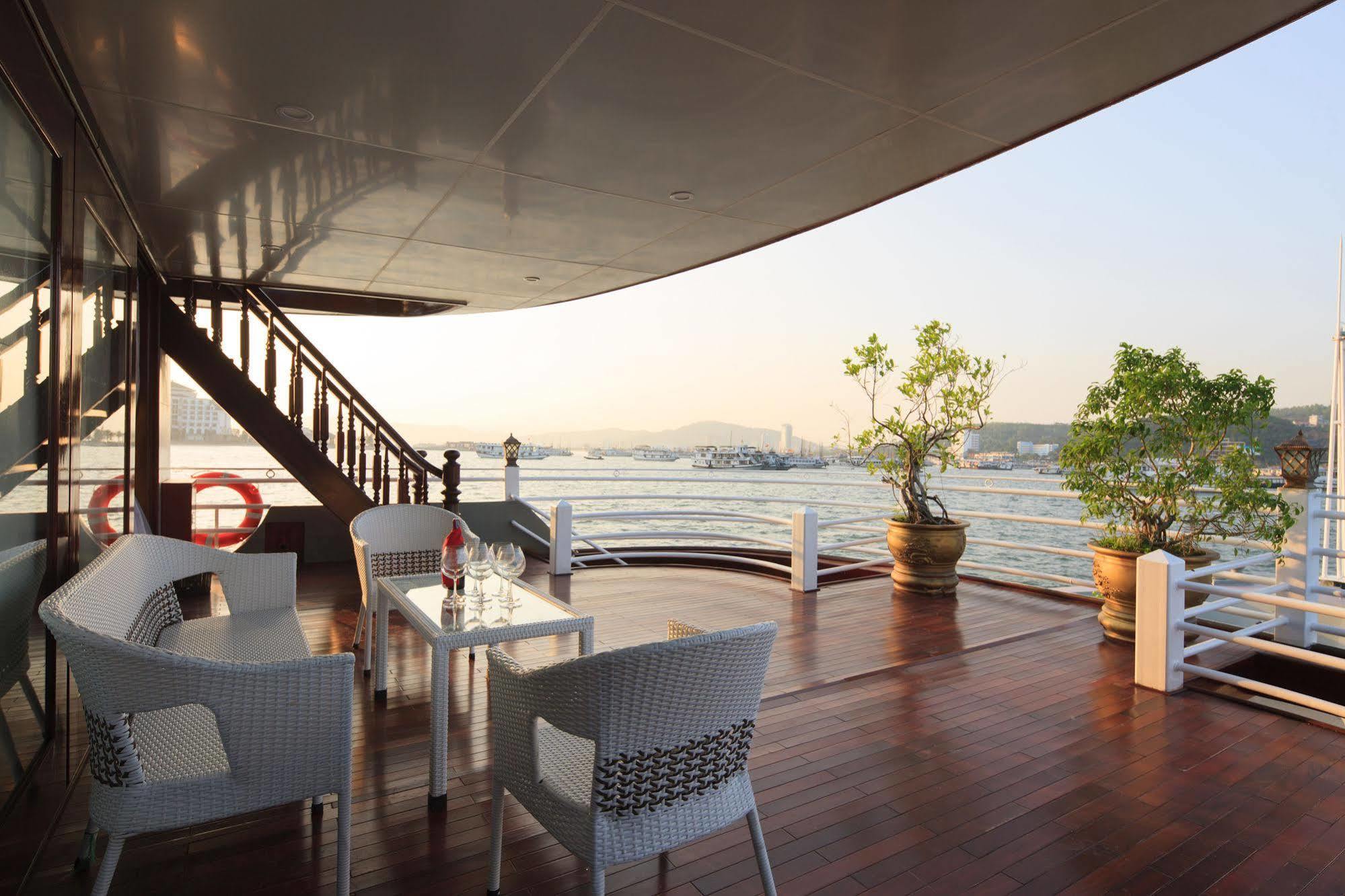 Halong Sapphire Cruises Hotel Ха Лонг Екстериор снимка