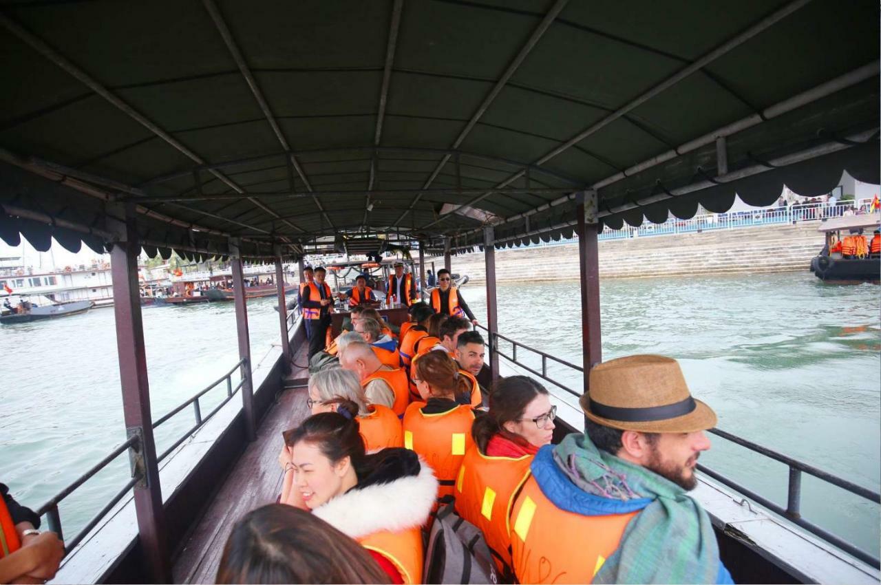 Halong Sapphire Cruises Hotel Ха Лонг Екстериор снимка